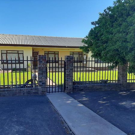 Hotel Dagbreek Beaufort West Esterno foto