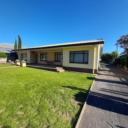 Hotel Dagbreek Beaufort West Esterno foto