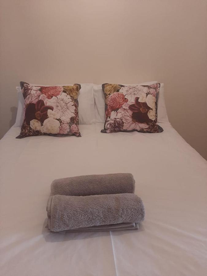 Hotel Dagbreek Beaufort West Esterno foto