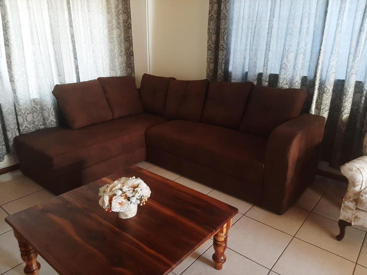 Hotel Dagbreek Beaufort West Esterno foto