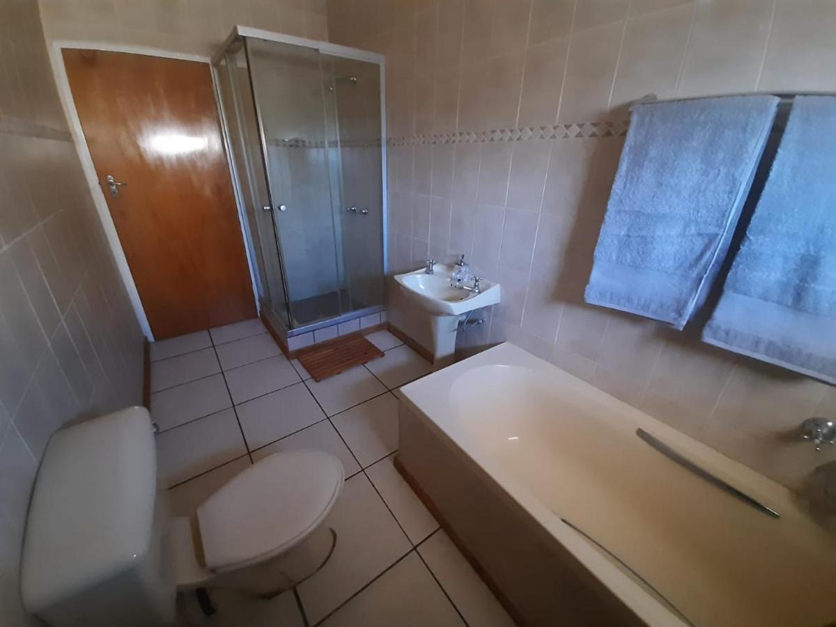 Hotel Dagbreek Beaufort West Esterno foto